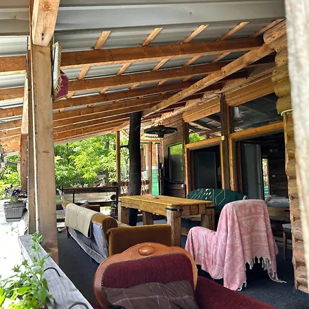 Nino Natural Wood House * Visoko